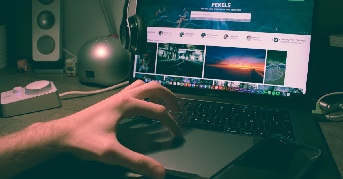 University Sites Hijacked, New Music App Gains HN Buzz
