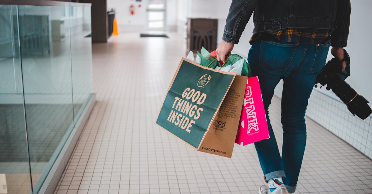 Retailers Rev Up Discounts as Holiday Shopping Heats Up