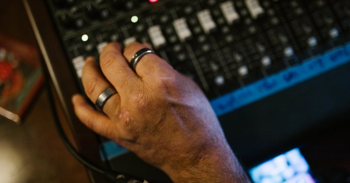 Oura Unveils World's Smallest Ring 5 with Hypertension Detection
