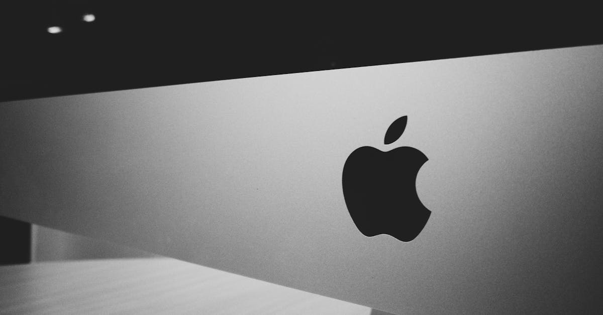 Apple Closes 3 U.S. Stores Over Texas Age Rules