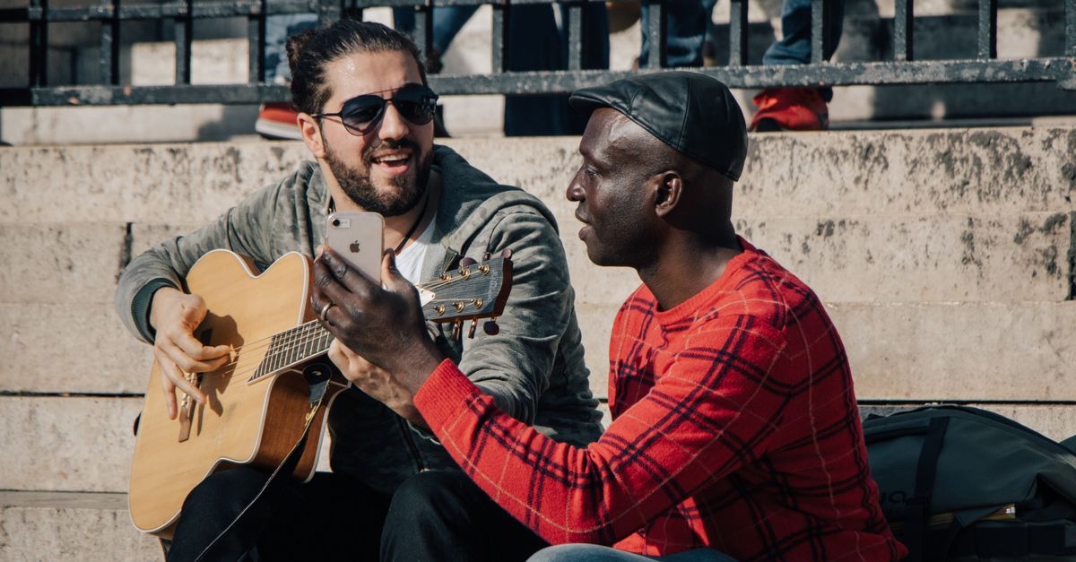 Snapchat Integrates Spotify for Real-Time Music Sharing