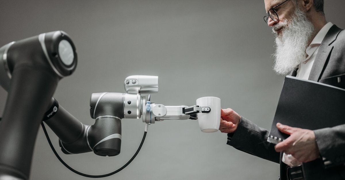Palantir CEO Criticizes AI Industry