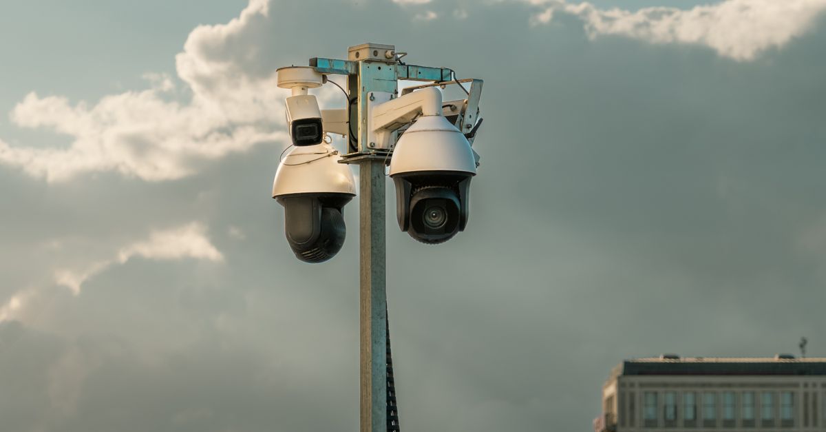 Apple alert spikes, Flock loses cities, Verizon refund denied