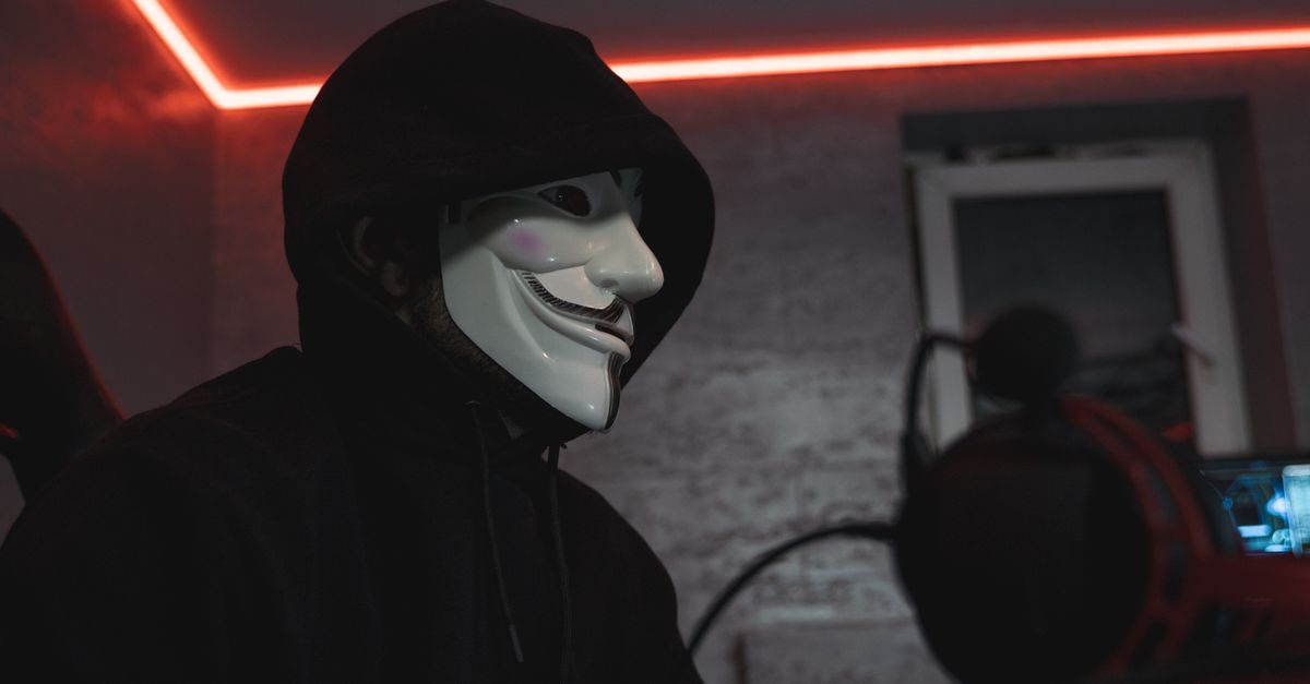 Google mole in hacking gang, Twitter whistleblower